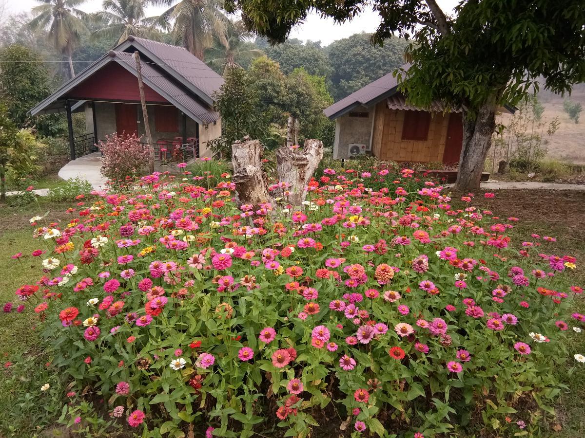 Ban Suan Sukjai Mae Sariang Hotel Exterior photo